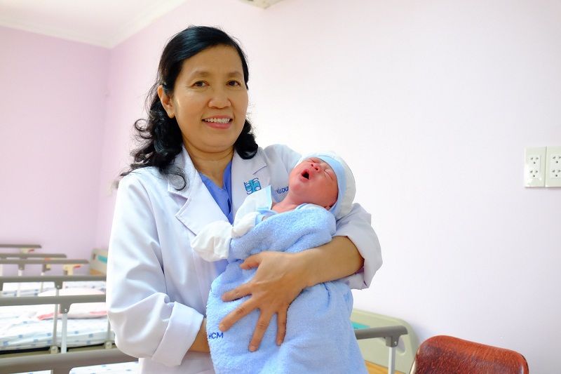 Bác sĩ Lê Thị Kiều Dung, người mẹ đỡ đầu của hơn 60000 trẻ em
